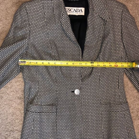 Escada Wool Silk Blend Black White Blazer, Mother of Pearl Button, Size Medium* - Picture 10 of 11